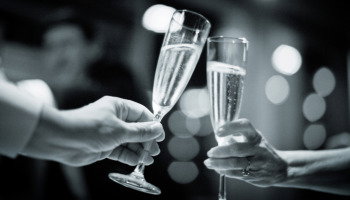 Bodas de cristal: frases para celebrar 15 años de historia juntos