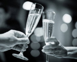 Bodas de cristal: frases para celebrar 15 años de historia juntos