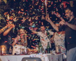 Frases de cumpleaños originales: 46 mensajes bonitos y cortos para felicitar