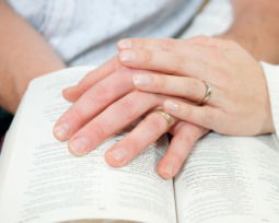 34 versículos y citas bíblicas para matrimonios llenos de amor y fe
