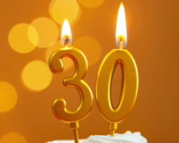 Felices 30 años: frases para dedicar a los que amas y a ti mismo