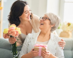 Feliz cumple madrastra: frases bonitas y llenas de cariño