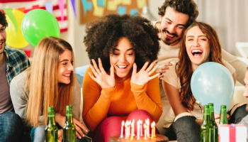 Feliz cumpleaños atrasado: 43 formas de felicitar con cariño, aunque sea tarde