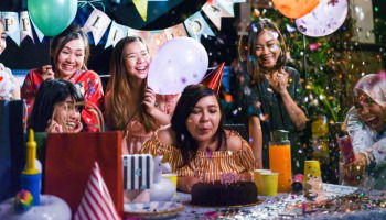 Feliz cumpleaños madrina: frases para agradecer y enviar los mejores deseos