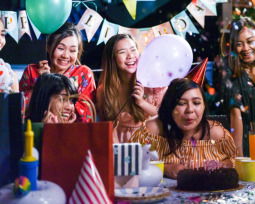 Feliz cumpleaños madrina: frases para agradecer y enviar los mejores deseos