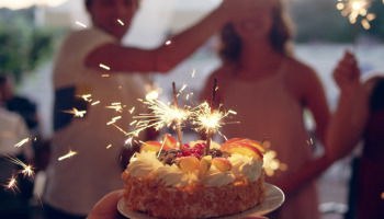 Feliz cumpleaños nieta o nieto: frases con bendiciones, cariño y buenos deseos