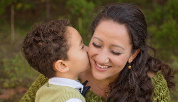 Frases de mamá para un hijo varón que reflejan un amor eterno