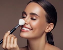 34 frases de maquillaje para sentirte poderosa y auténtica