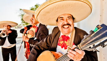 46 frases de mariachis mexicanos para brindar y festejar