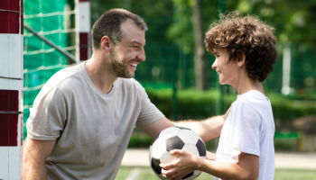 34 frases de padrino para ahijado que inspiran cariño y complicidad