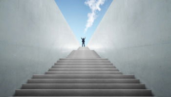 31 frases de progreso para avanzar con conciencia y constancia