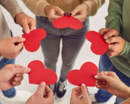 42 frases de San Valentín para amigos que hacen de la amistad un regalo