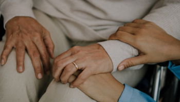 42 frases para abuelos fallecidos que expresan amor y gratitud eterna
