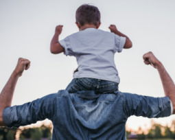 32 frases para el Día del Padre cortas y graciosas para alegrar su día