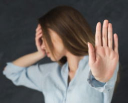 Frases para mandar a paseo a alguien y poner límites