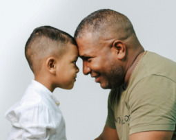Frases para papá que honran su lucha, su trabajo y su amor incondicional