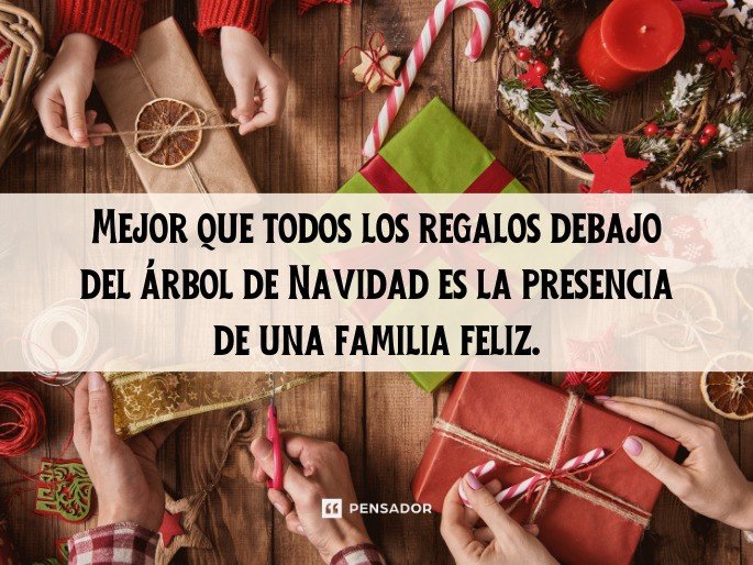 Mejor que todos los regalos debajo del árbol de Navidad es la presencia de una familia feliz.
