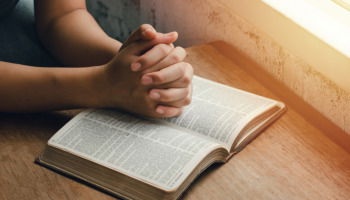 Reflexiones cristianas que iluminan el camino hacia la luz interior