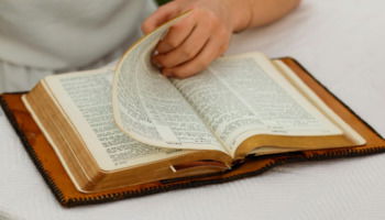 43 versículos de perdón que inspiran reconciliación y esperanza