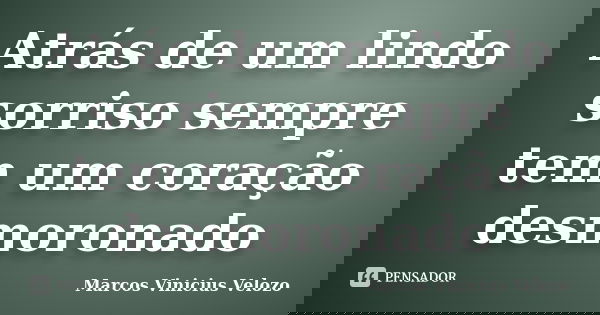 Atrás de um lindo sorriso sempre tem um coração desmoronado... Frase de Marcos Vinicius Velozo.