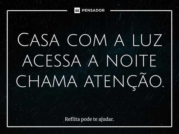Casa com a luz acessa a noite chama atenção.⁠... Frase de Reflita pode te ajudar..
