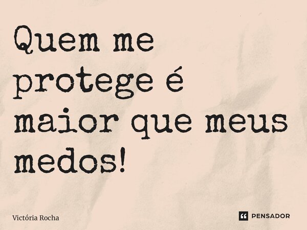 ⁠Quem me protege é maior que meus medos!... Frase de Victória Rocha.
