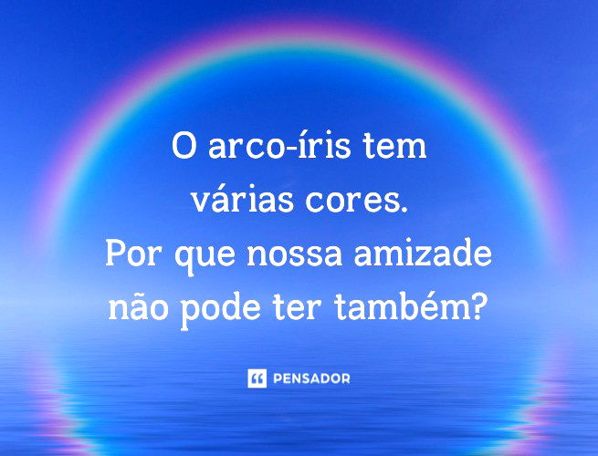 Arco-íris refletido no mar.