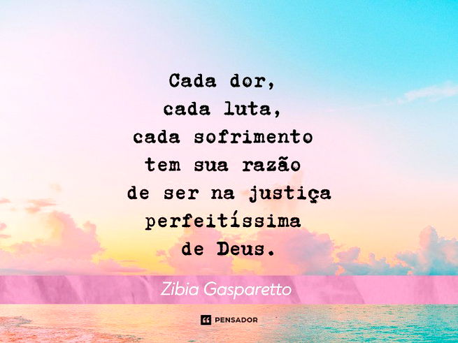 Céu rosado na praia.