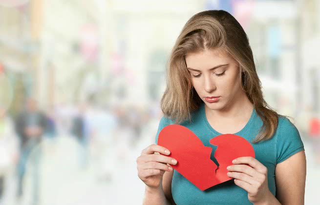 Menina com desilusão amorosa