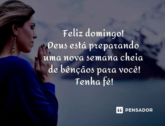 Mulher fazendo uma oração.