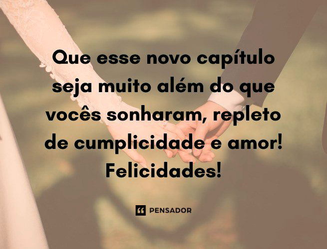 Mãos dadas da noiva e do noivo.