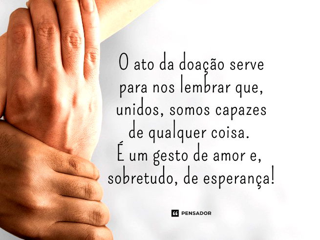 Pessoas se dando as mãos.