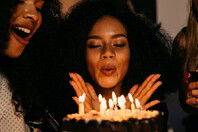 Feliz aniversário, amiga: 41 status para parabenizar e celebrar
