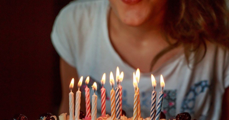 48 mensagens de aniversário em inglês para celebrar a vida (com tradução) -  Pensador