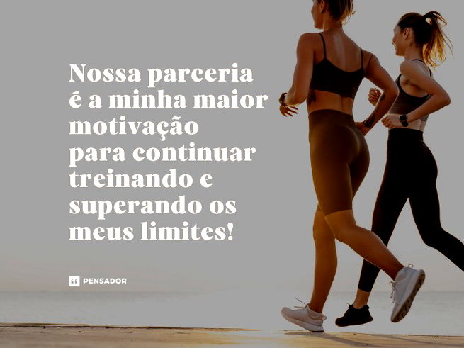 Mulheres correndo juntas.