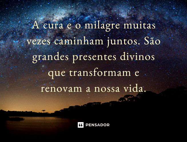 Noite cheia de estrelas em cima de um lago e com uma floresta na parte inferior direita.