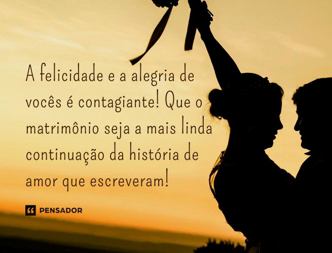 Noivas se olhando com pôr do sol ao fundo.