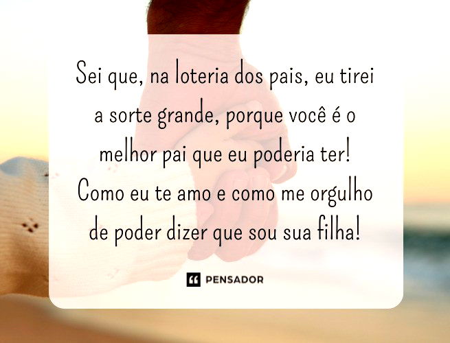 Pai segurando a mão da filha.