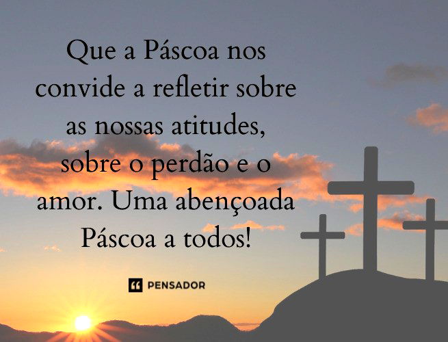 Trêz cruzes no morro ao anoitecer.