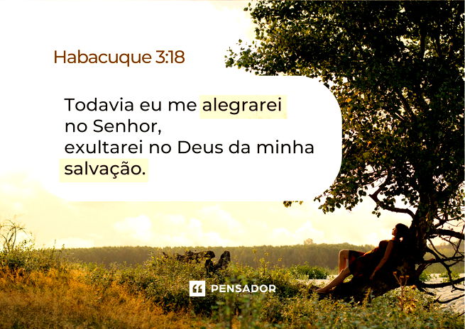 Mulher descansando no tronco de uma árvore contemplando o céu. Texto: Todavia eu me alegrarei no Senhor, exultarei no Deus da minha salvação. Habacuque 3:18
