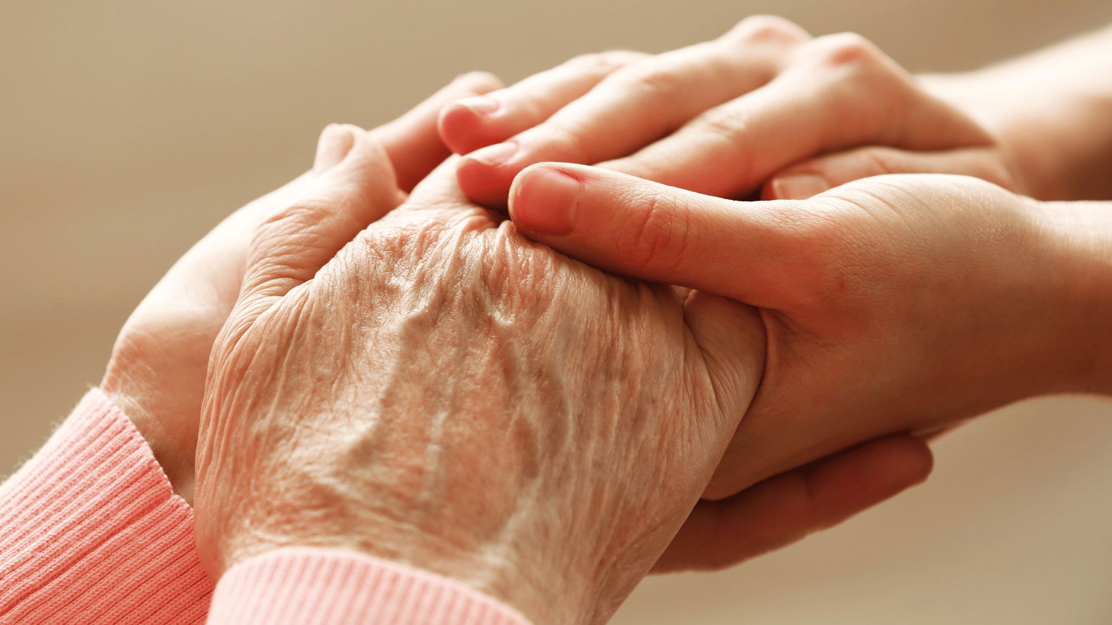 Cuide de sua mãe enquanto pode: frases para valorizar cada momento -  Pensador