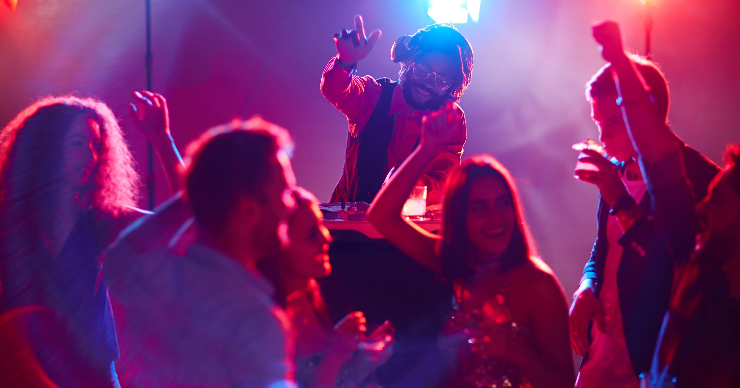 Frases de balada para status e fotos que captam seu momento - Pensador
